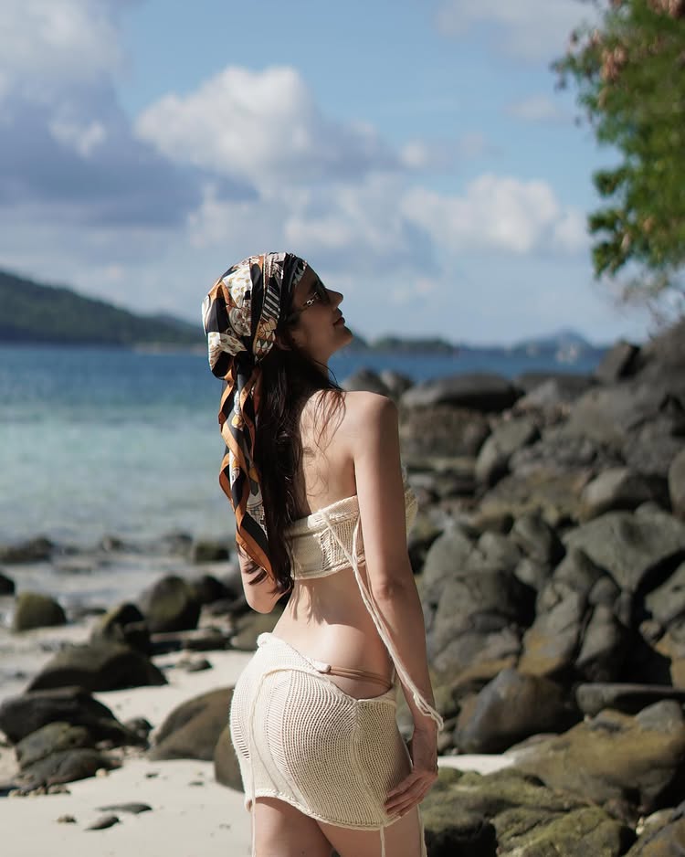 เนย ปภาดา ปล่อยภาพเซ็กซี่เขย่าใจ นุ่งทูพีซ อวดอึ๋มริมหาด