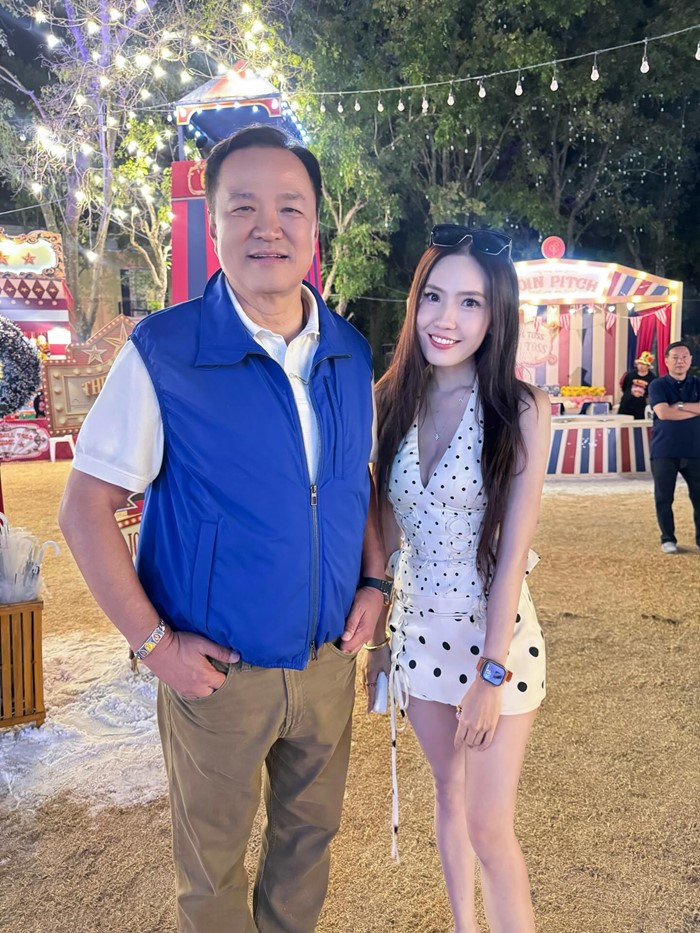 บอลลูน พินทุ์สุดา เซลฟี่คู่ เป๊ก เศรณี ลูกชายอนุทิน 