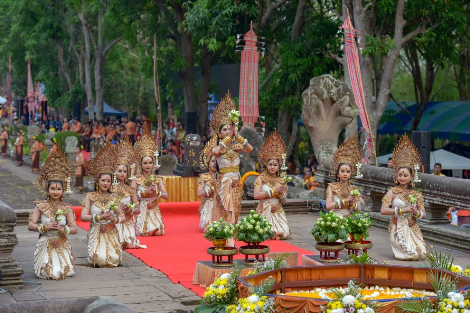 ระบำ งานประเพณีขึ้นเขาพนมรุ้ง 2567