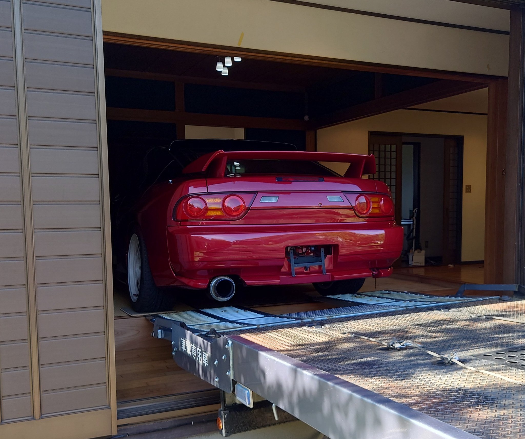 จอดรถในบ้าน