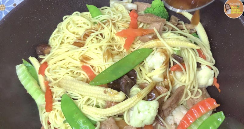 ผัดหมี่ซั่วเห็ดหอมเจ