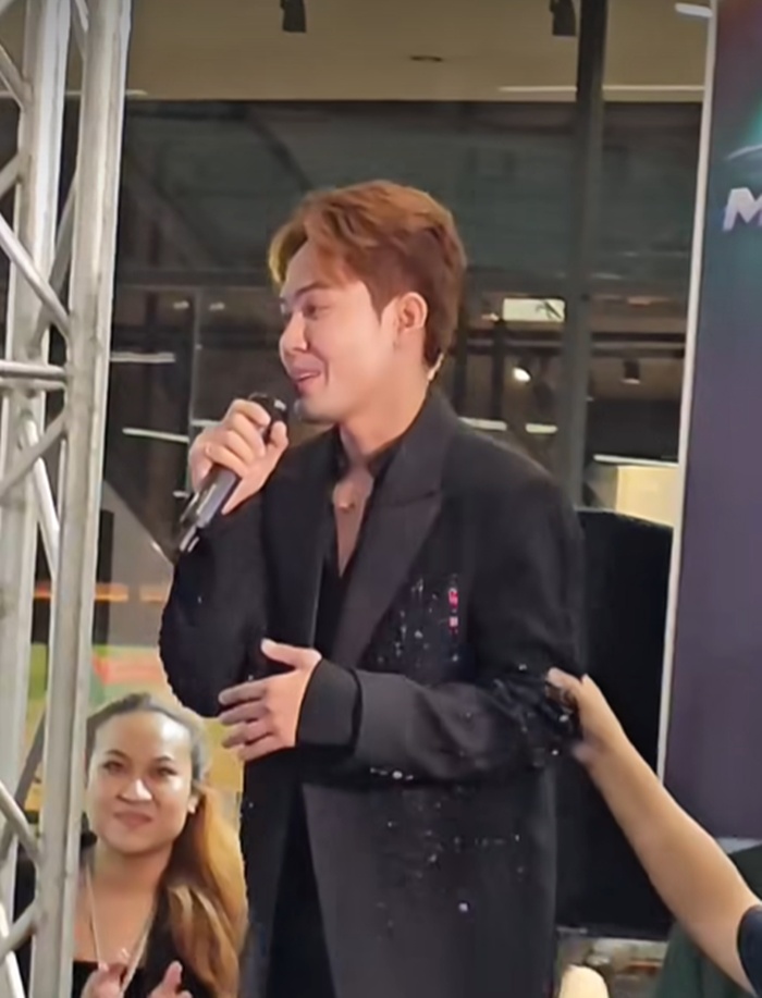 นักร้องหนุ่ม