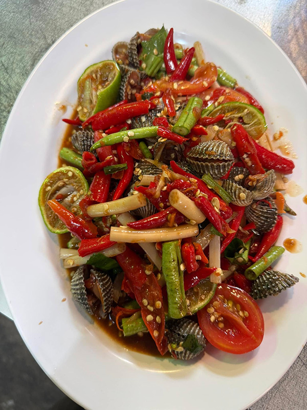 ร้านอาหารซอยลาซาล-แบริ่ง แอบแซ่บลาซาล 56