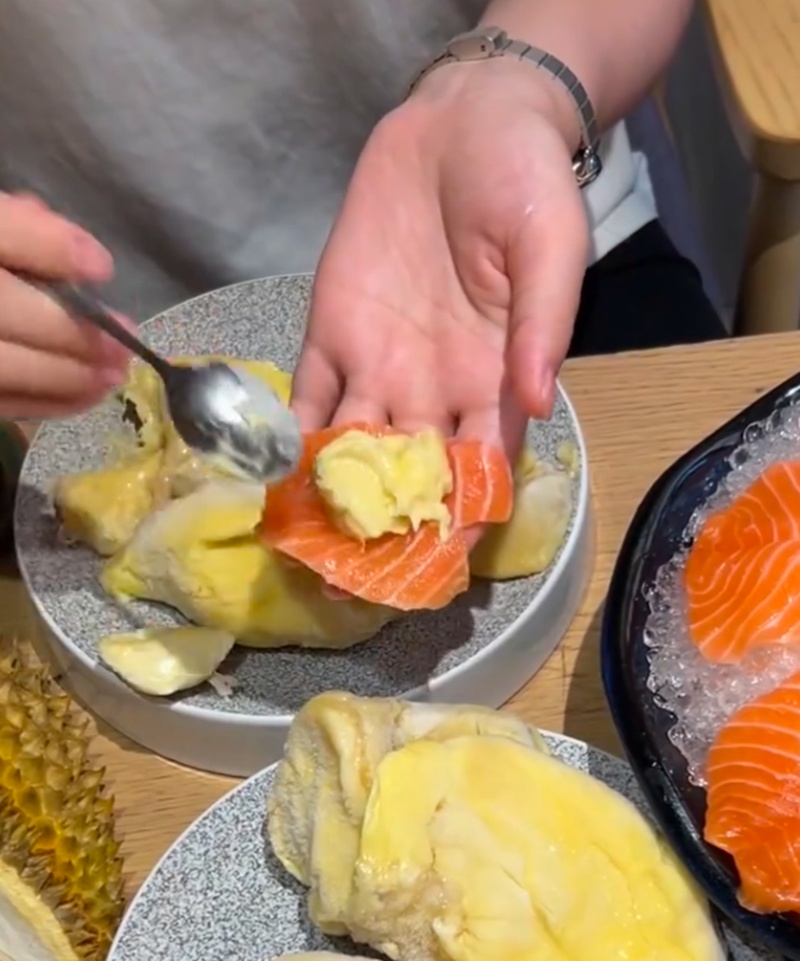 แซลมอนทุเรียน