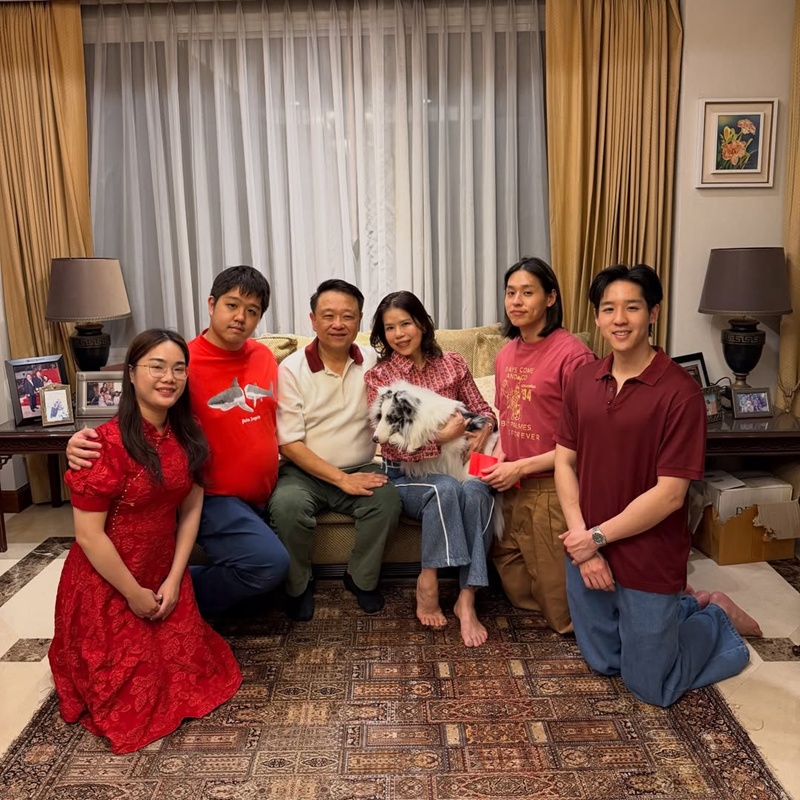 ครอบครัวอัสสรัตนกุลของ บิวกิ้น พุฒิพงศ์