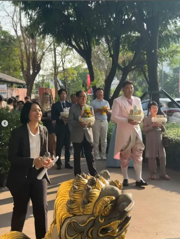 กาฮี After School ร่วมขบวนขันหมากงานแต่งที่ไทย