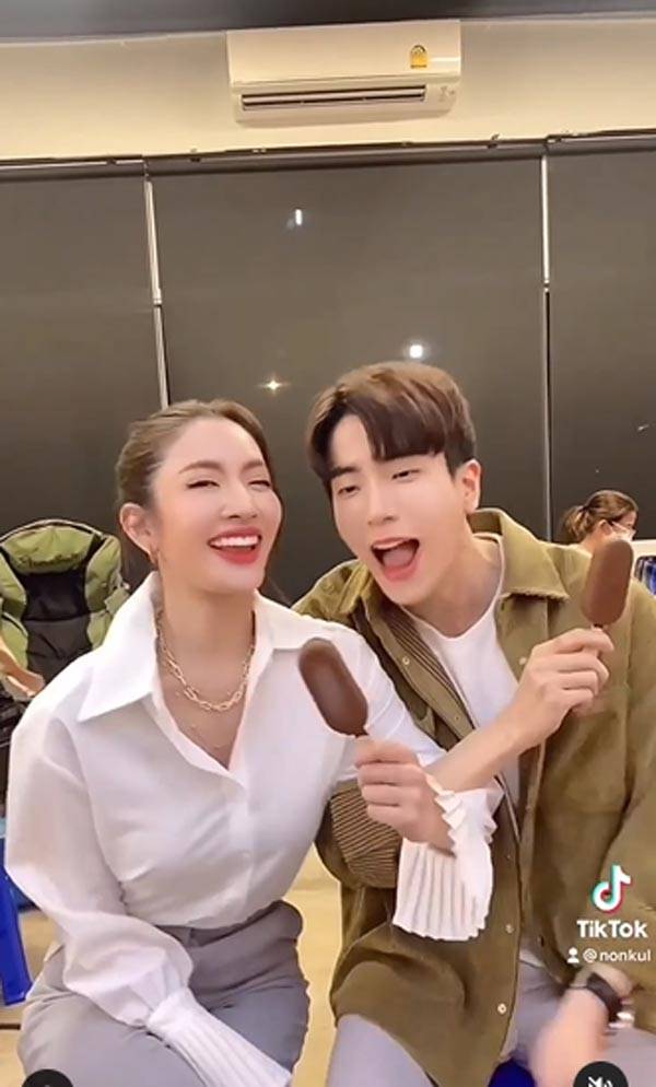 แอฟ ทักษอร นนกุล