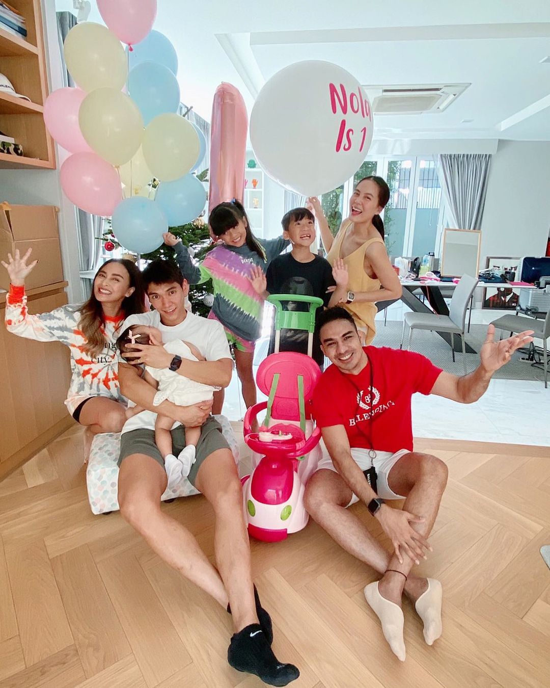 เจนี่ - มิกกี้ ฉลองวันเกิด น้องโนล่า