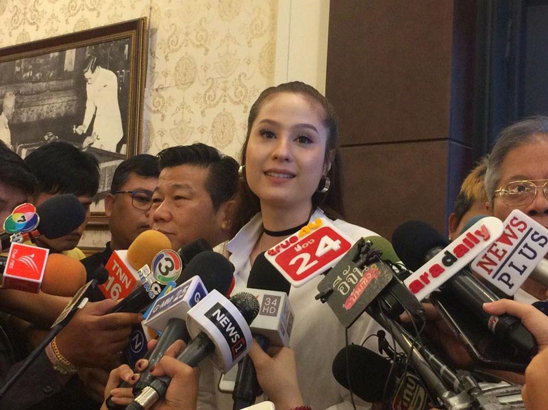 ขวัญ อุษามณี