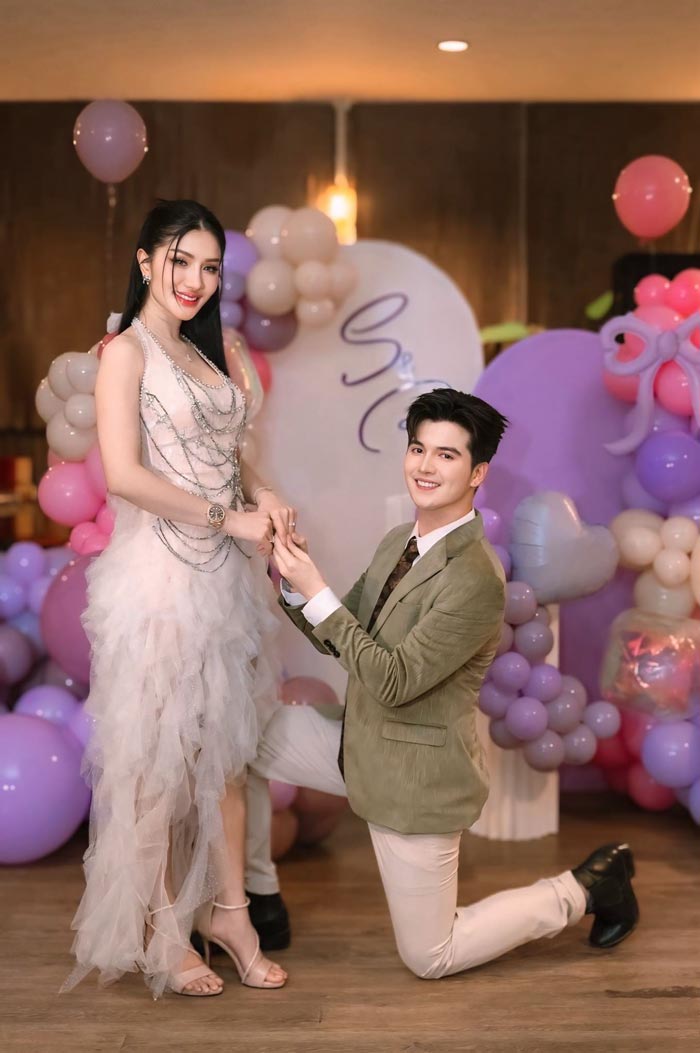 ซัน ไมค์ทองคำ เซอร์ไพรส์คุกเข่าขอ แพรวพราว แสงทอง แต่งงาน