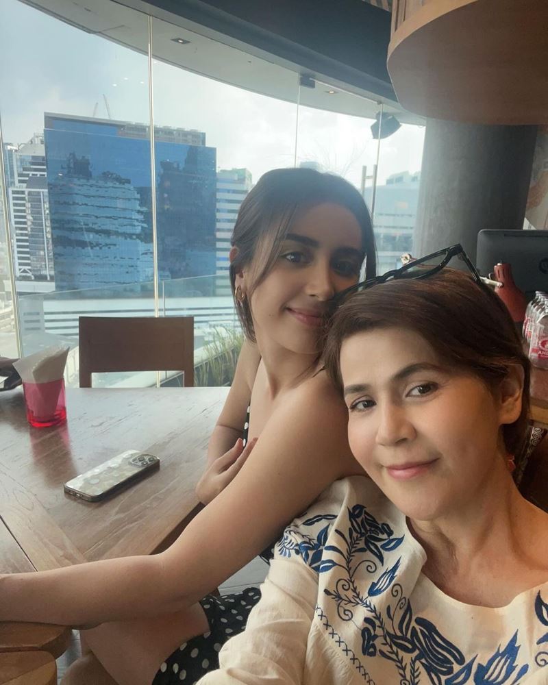 นก จริยา