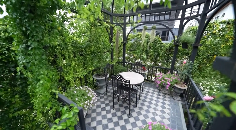 สวนบ้านกระแต อาร์สยาม โต๊ะนั่งเล่น
