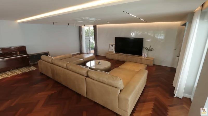 เจมส์ เรืองศักดิ์ บ้าน