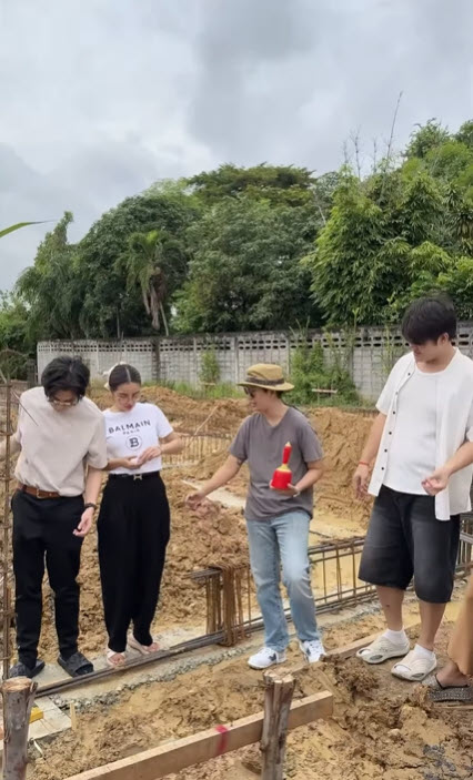 กระแต อาร์สยาม ควง โตชิ จิรทีปต์ เปิดโรงงานใหม่ สวย รวย และเก่งมาก  