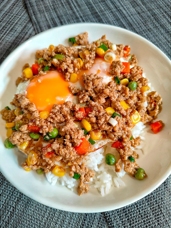 หมูสับผัดซอสเทอริยากิราดข้าว