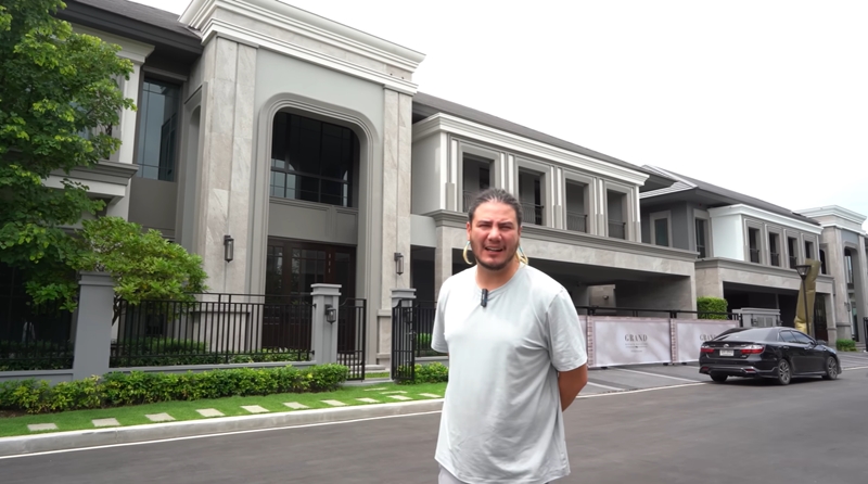 สเตฟาน บ้านใหม่ หน้าบ้าน