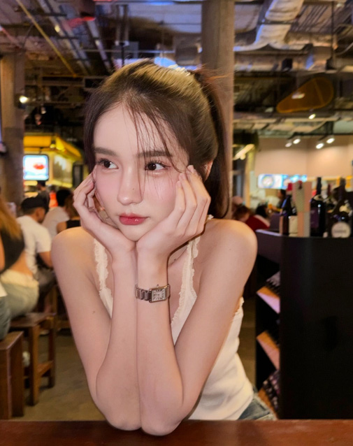 โยชิ รินรดา กับ 15 แฟชั่นสบาย ๆ แต่แซ่บเบา ๆ ใครเห็นเป็นต้องหลง