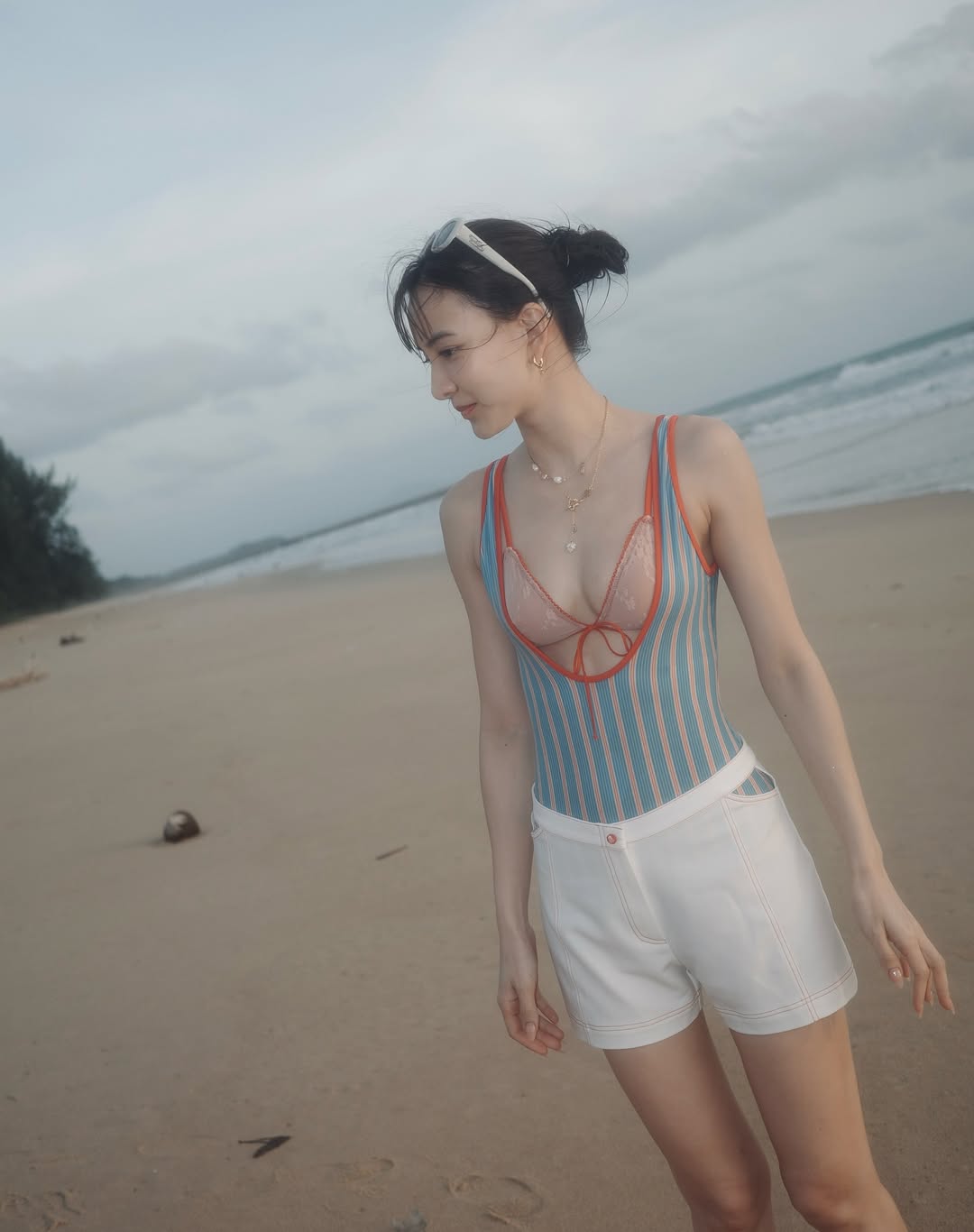 กรีน อัษฎาพร สวมชุดว่ายน้ำสุดแซ่บ