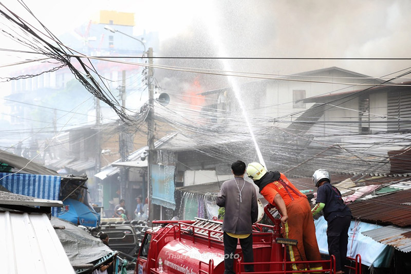 ประมวลภาพเหตุการณ์ ไฟไหม้ชุมชนบ่อนไก่