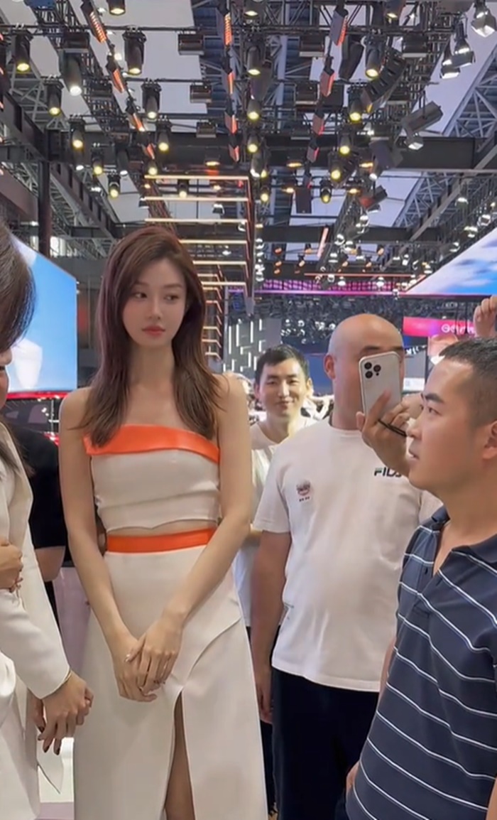 มองสาว