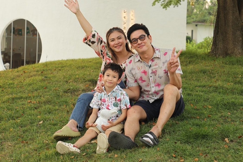 ชาคริต และครอบครัว