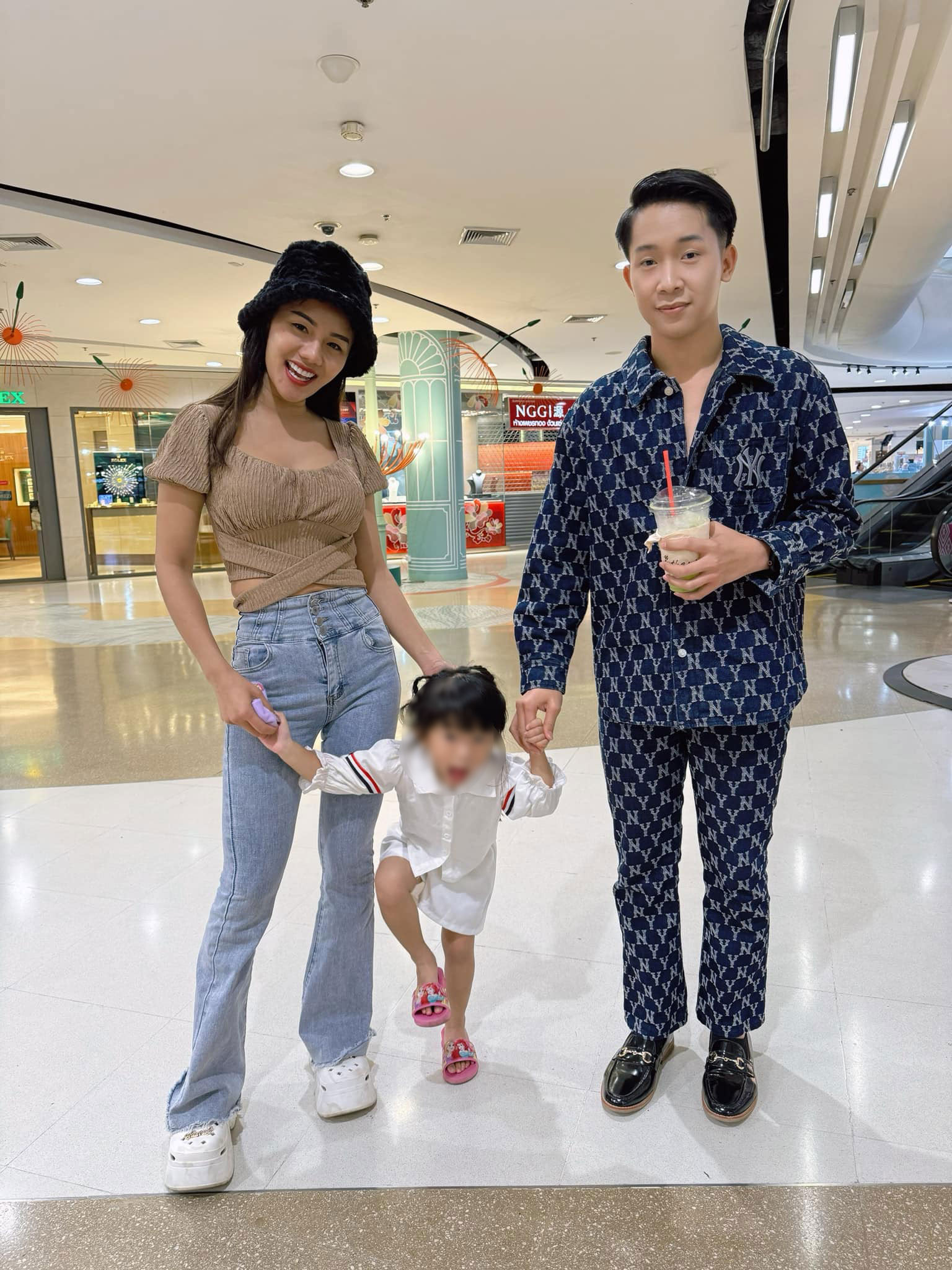  แพรวพราว แสงทอง