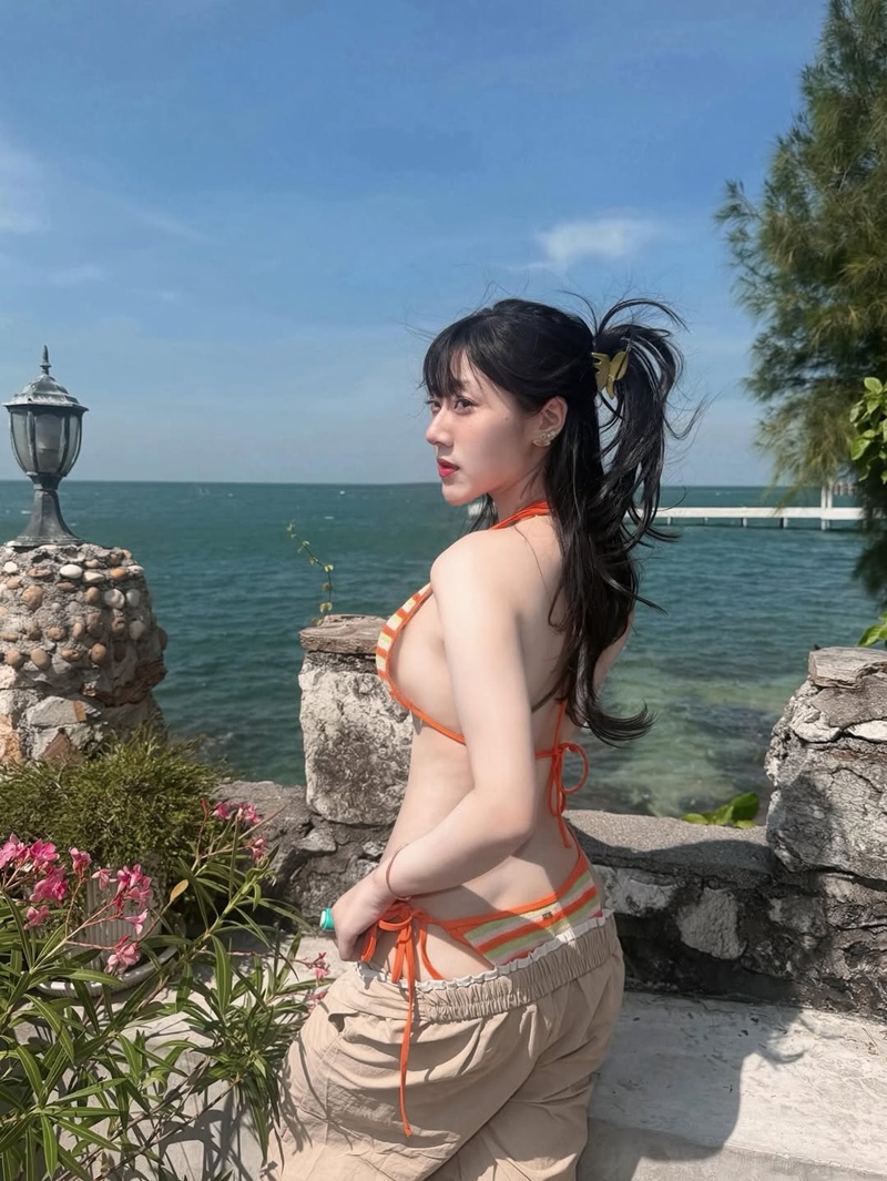 พลอย พลอยสุรีย์