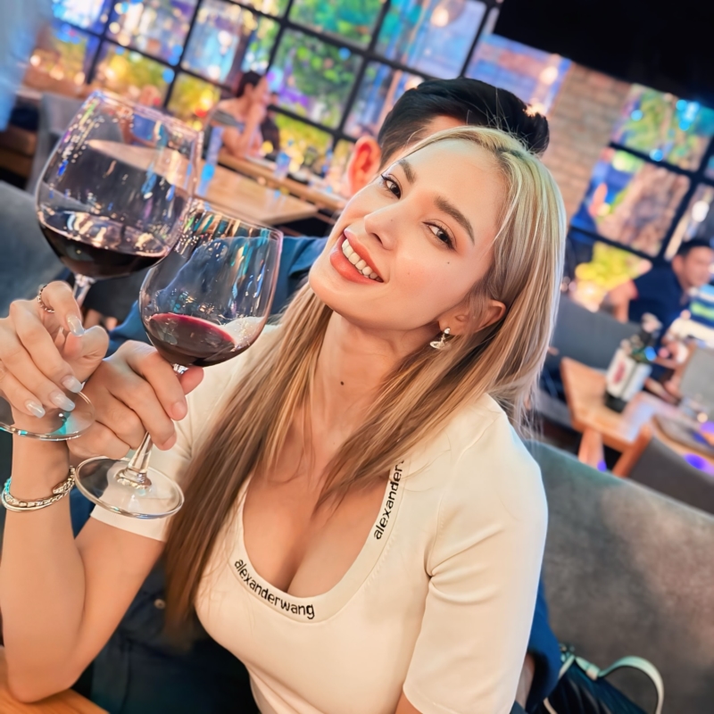 อุ้ม ลักขณา