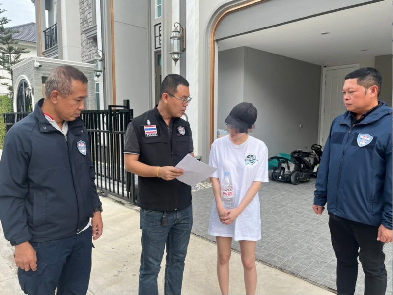 มินนี่ สุชานันท์ ประวัติ