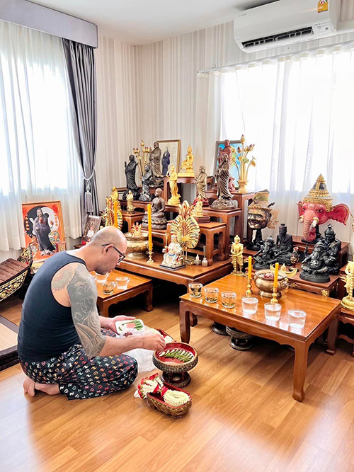 เอ๋ เชิญยิ้ม ดาราตลกชื่อดัง กับประวัติและหลากเรื่องราวชีวิตก่อนถูกรางวัลกว่า 6 ล้านบาท