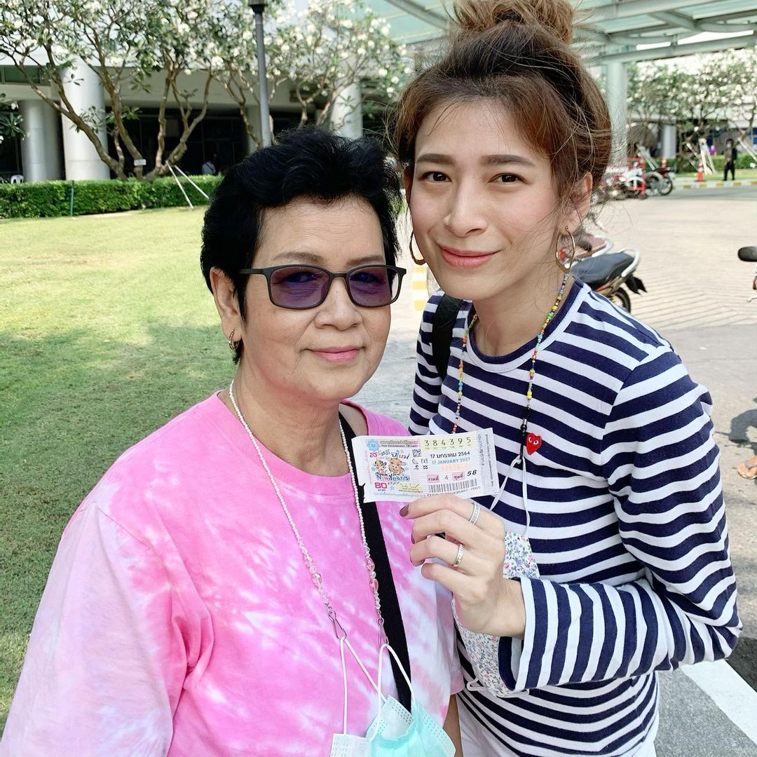  กระแต เมีย เติ้ล ตะวัน ถูกลอตเตอรี่รางวัลที่ 1 