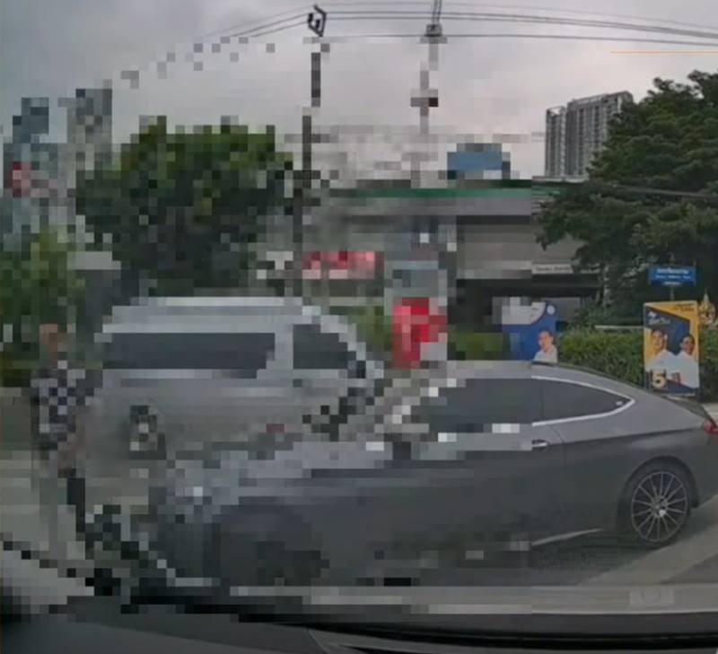 เบนซ์ปาดหน้ารถพชร์ อานนท์