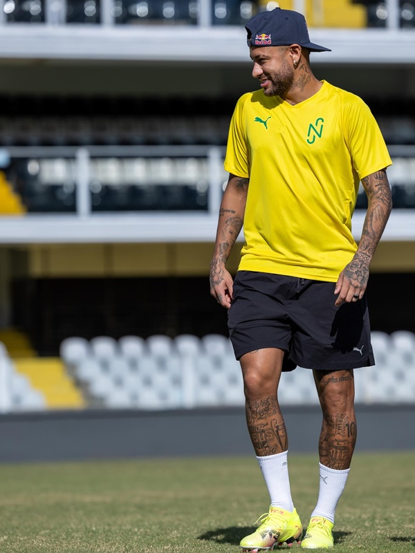 เนย์มาร์ สานฝันอัศวินรัตติกาล