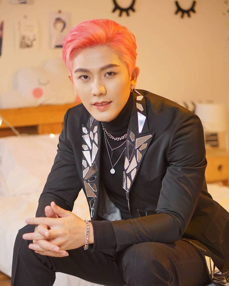 แบงค์ อภิวัตร