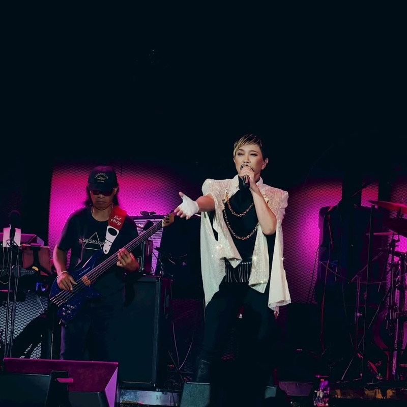 แอม เสาวลักษณ์ รวมตัวแก๊งสาว สาว สาว พร้อมแคปชั่นโบ๊ะบ๊ะฮาลั่น