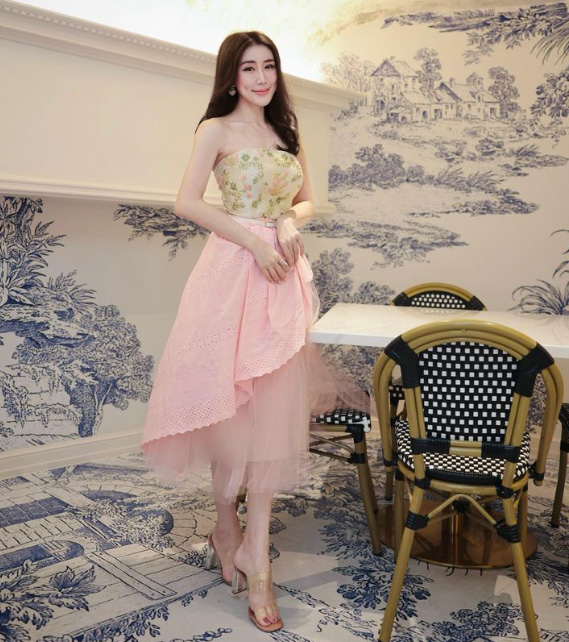 เอิร์น จิรวรรณ ประวัติ