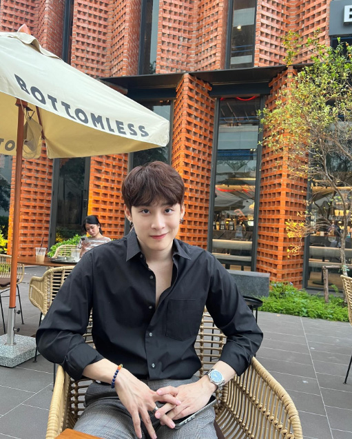 ภวิน ธนิก ประวัติ