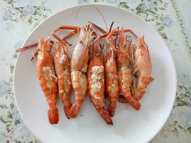กุ้งอบเนยกระเทียม