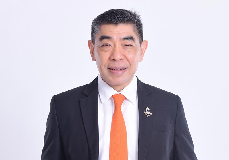 นายกมลภพ วีระพละ 