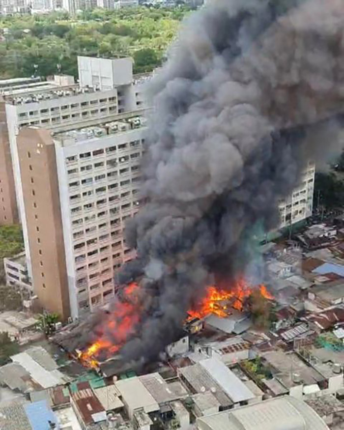 ประมวลภาพเหตุการณ์ ไฟไหม้ชุมชนบ่อนไก่