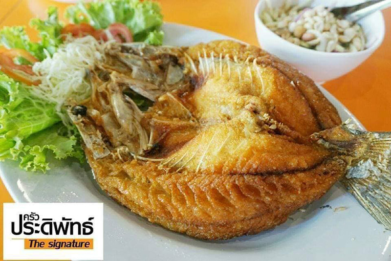 ปลากะพงทอดน้ำปลา ร้านครัวประดิพัทธ์ 