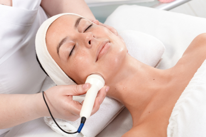 ลดเหนียง แก้คอเหี่ยวด้วย Corset Neck Lift เทคนิคใหม่เพื่อคอเรียวกระชับ