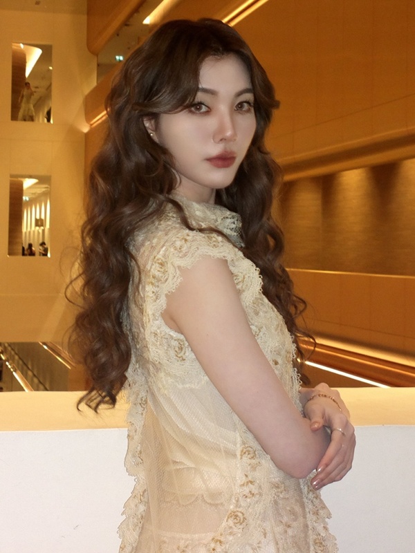 ดราม่า ออม กรณ์นภัส ร้องไห้ในงานที่จีน