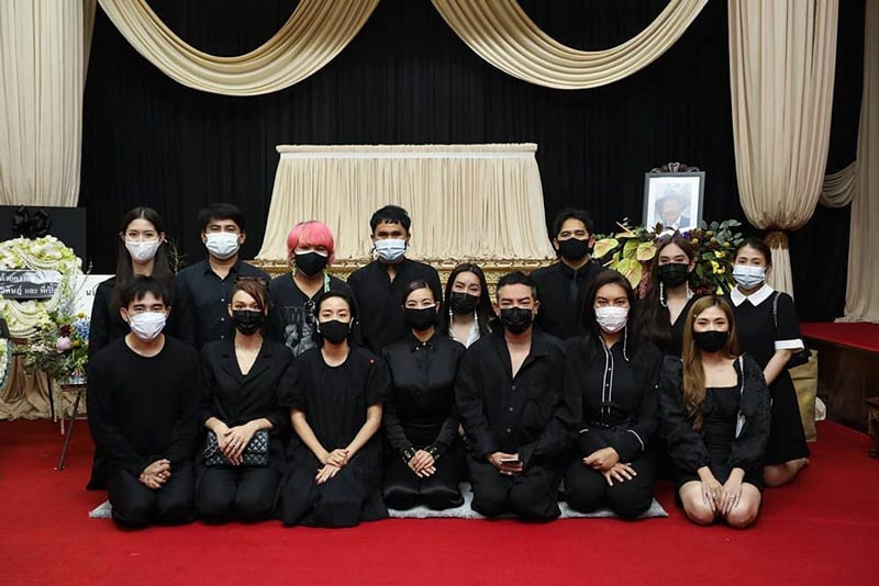 คริส พลอย หอวัง