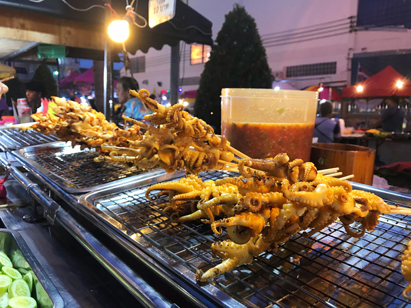 ตลาดโต้รุ่ง