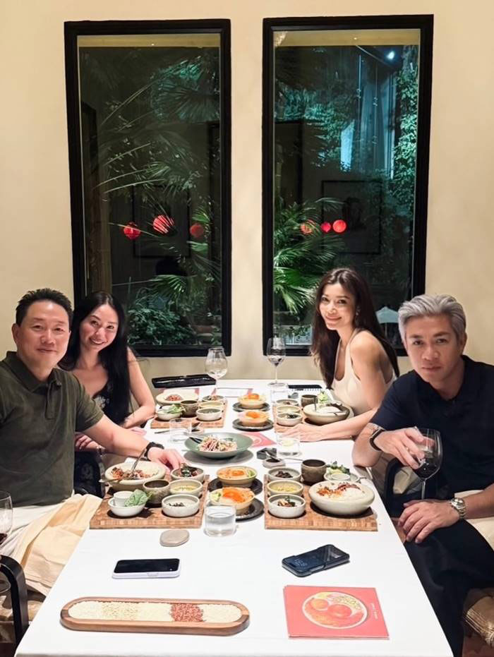 HBD  เอมมี่ มรกต  อายุครบ 42 ปี 