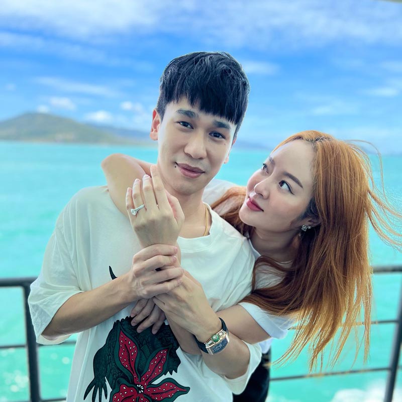 แก้มบุ๋ม พีท