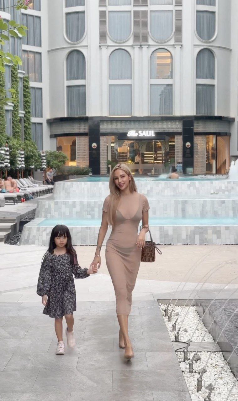 อุ้ม ลักขณา