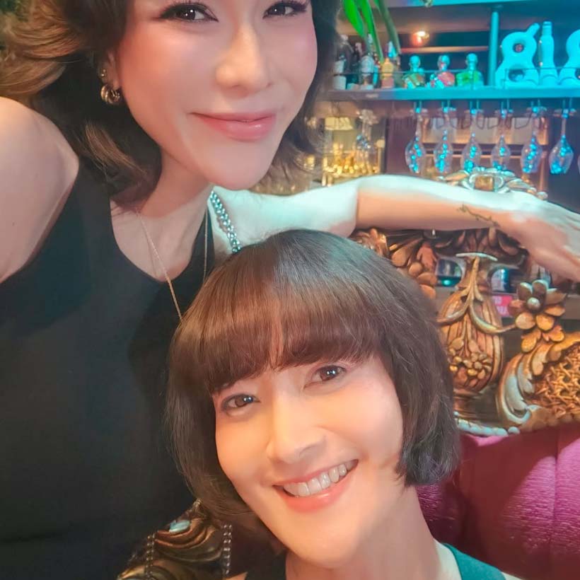 นุ่น สินิทธา ควง พลอย เฌอมาลย์ สวยแพ็กคู่ หลังออกงานร่วมกัน