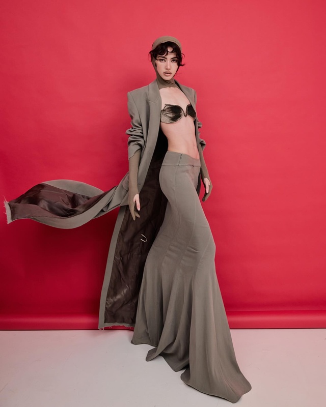 ใหม่ ดาวิกา แซ่บสะดุ้ง อวดเอวสับในชุดเกาะอกตัวจิ๋ว